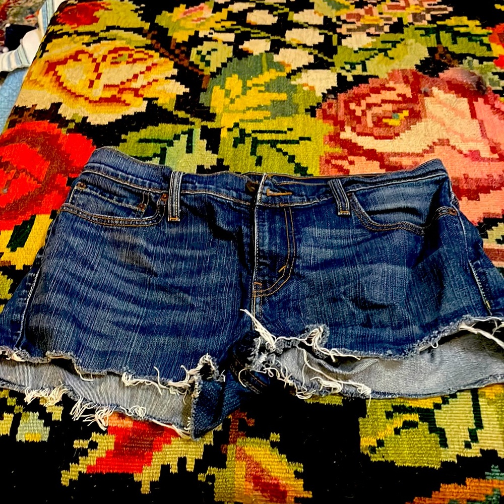 Levi’s dark denim cut off jean shorts size 8